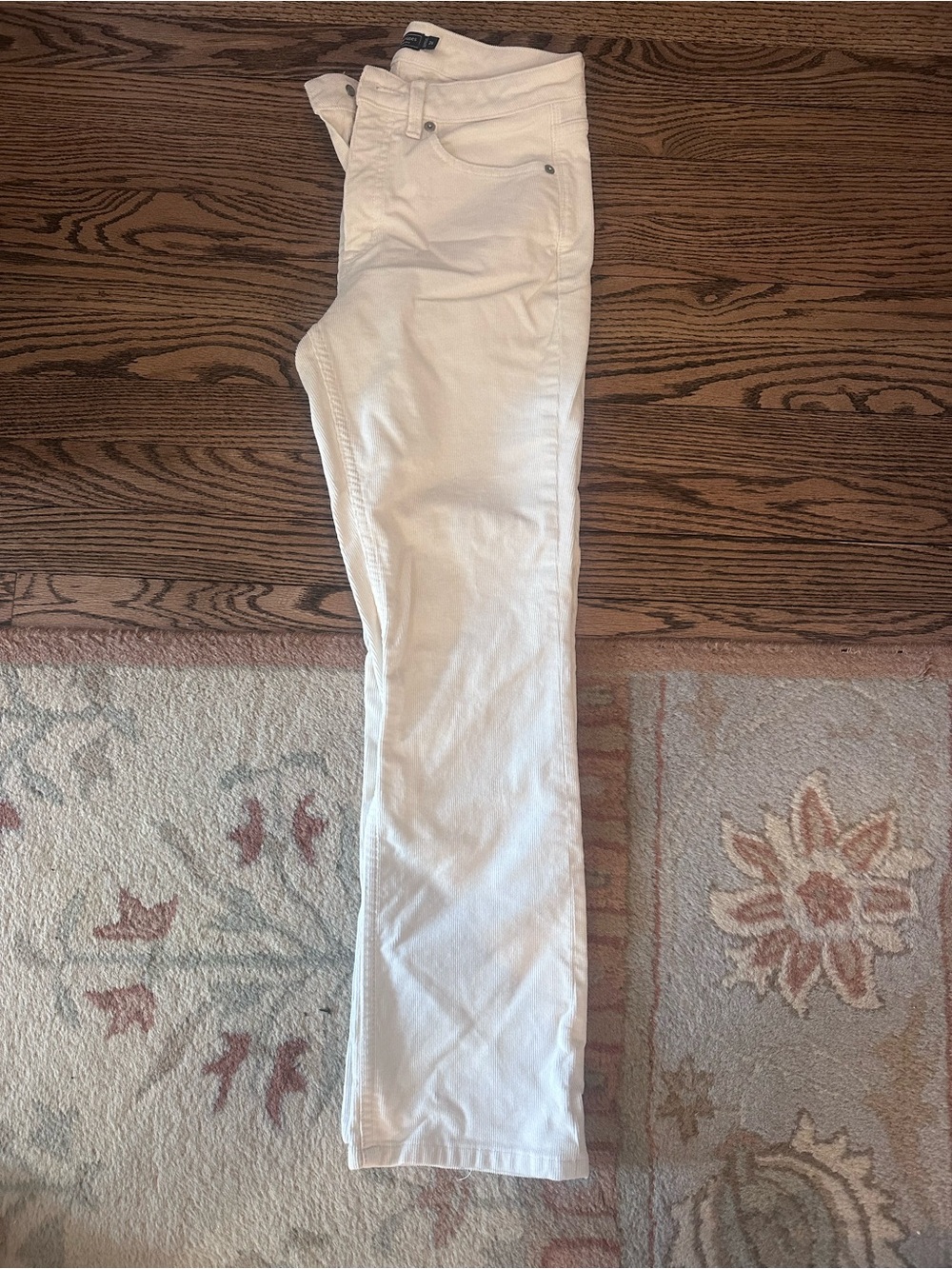 Vineyard vines off white cords